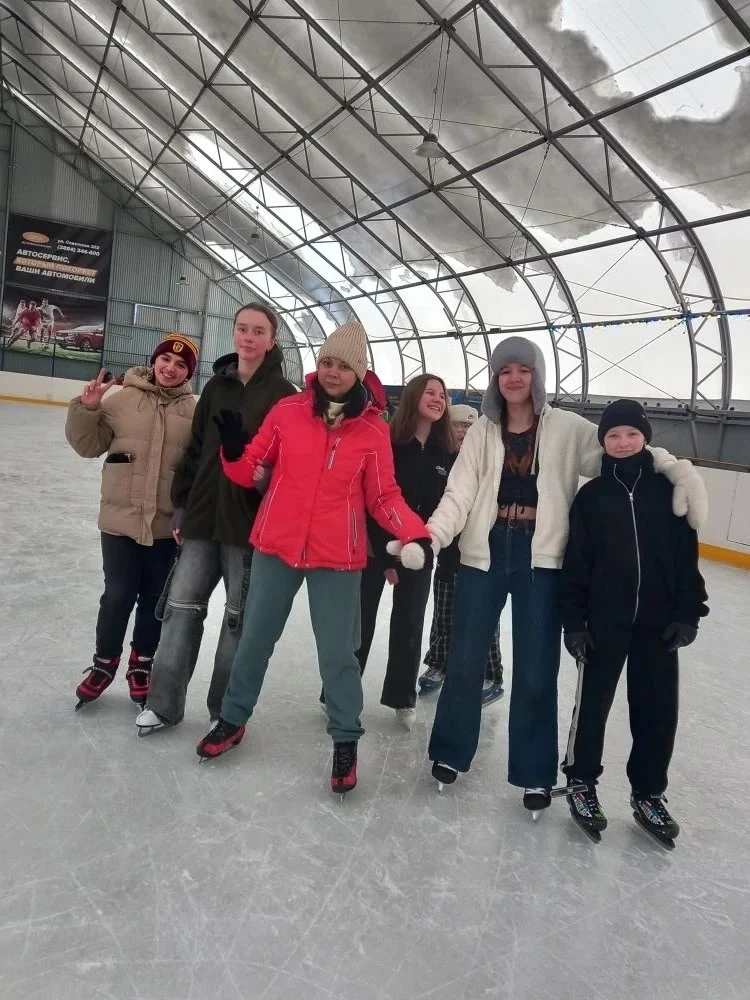 Все на каток!!! ⛸️⛸️  🌲 В дни новогодних каникул   хореографический коллектив "Веснушки" совместно с