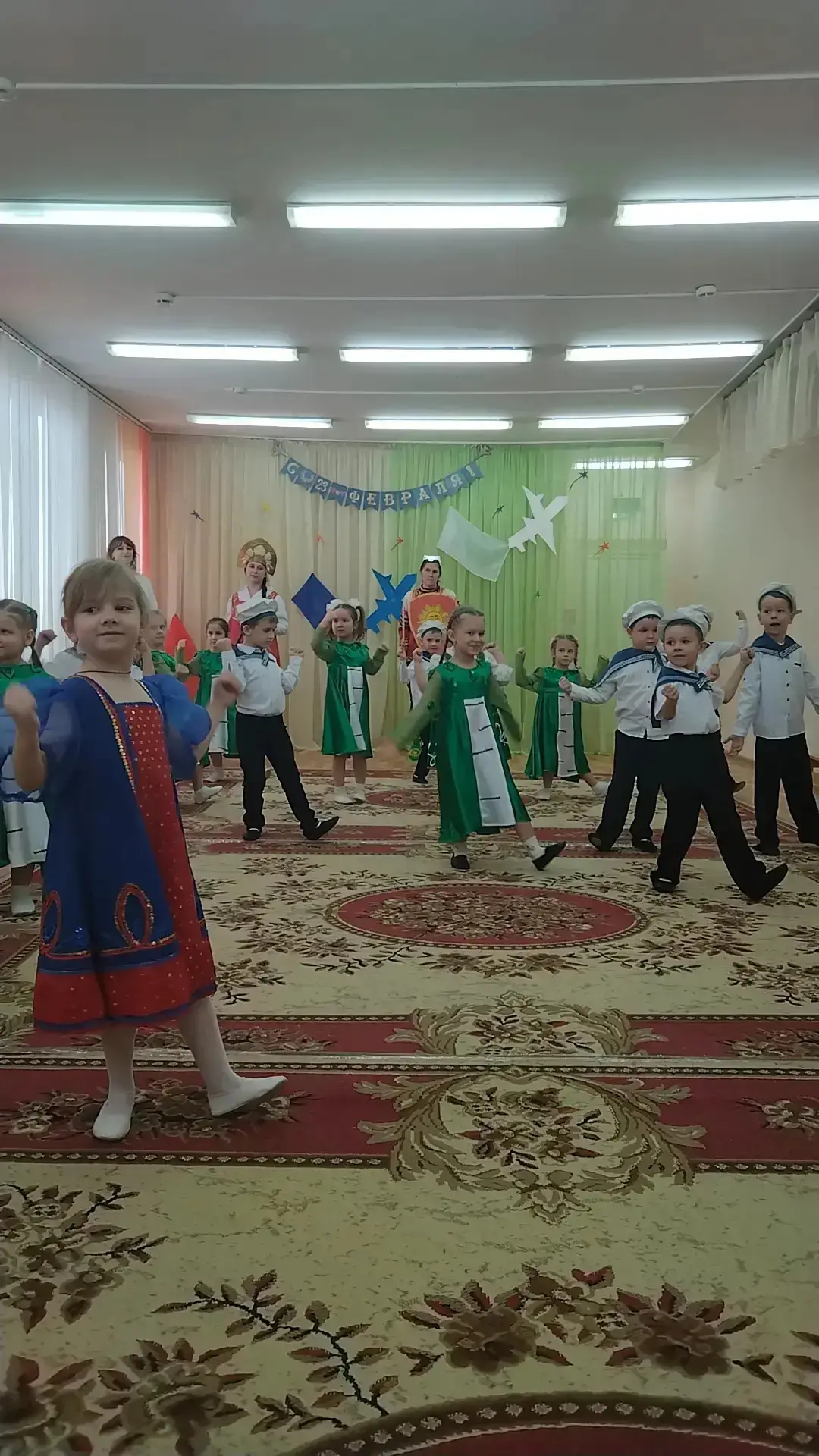 Сегодня воспитанники групп «Василёк» и  «Ромашка» поздравляли пап  и дедушек с Днем защ...