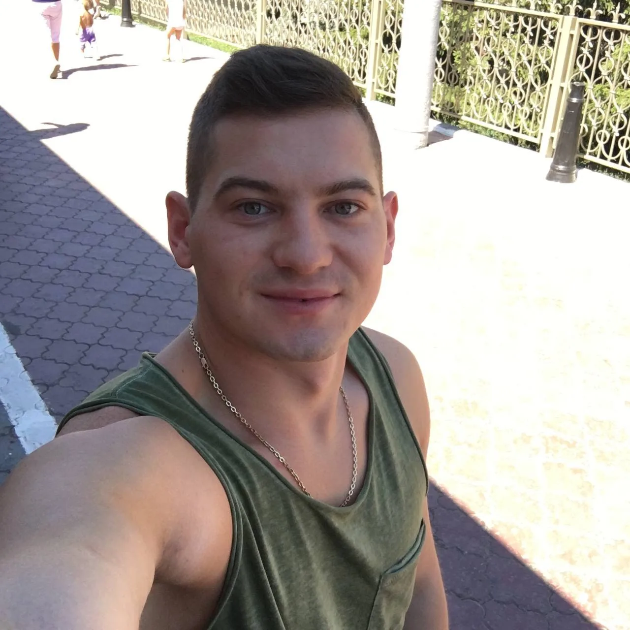 Глава 8. Статус, деньги и начало конца

Глава 7 тут

В те годы я купил свою первую квартиру. Двухком