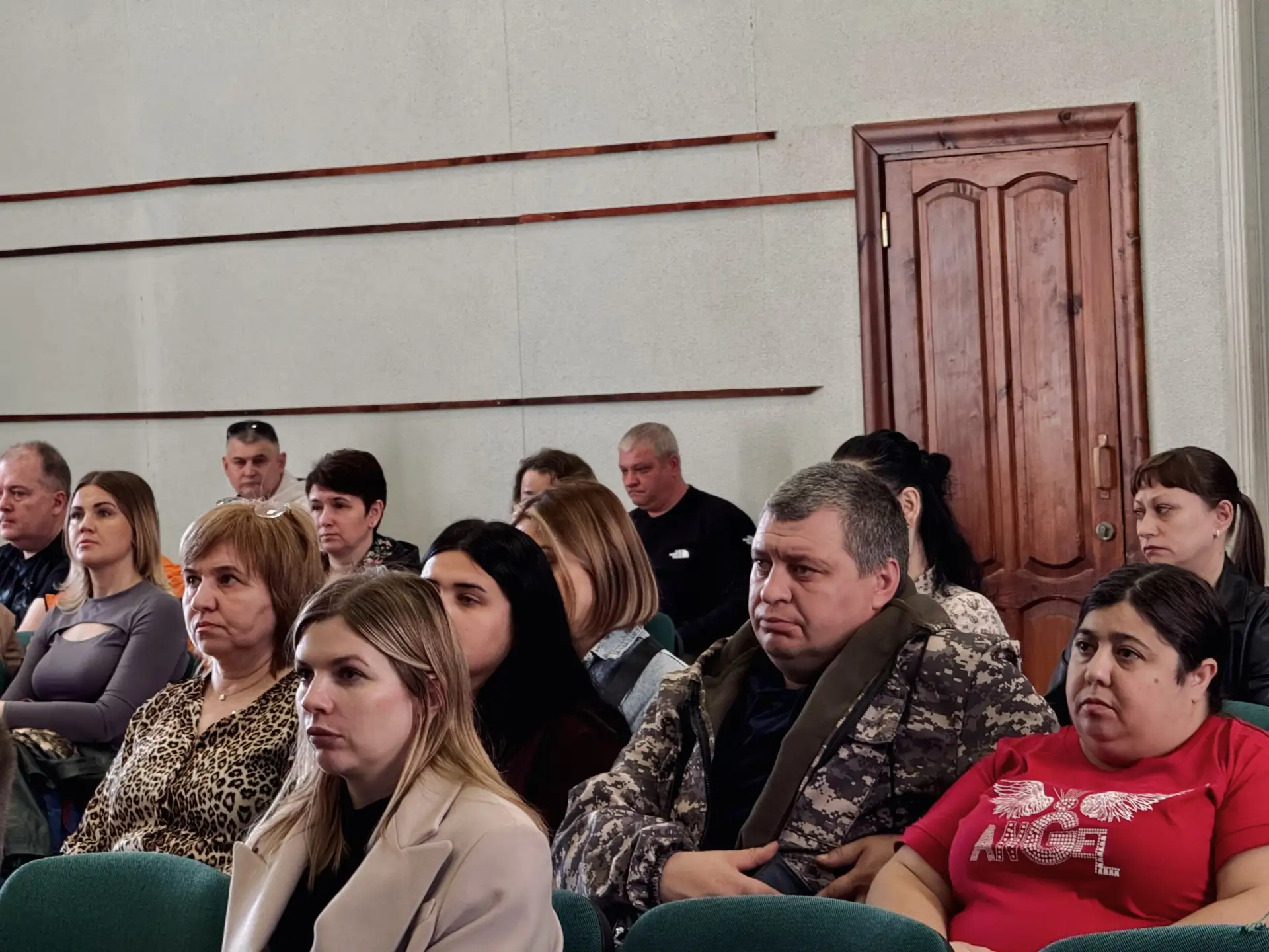 ФОТОАЛЬБОМ https://vk.com/album-160692057_309528612  Родительское собрание студентов первого года об