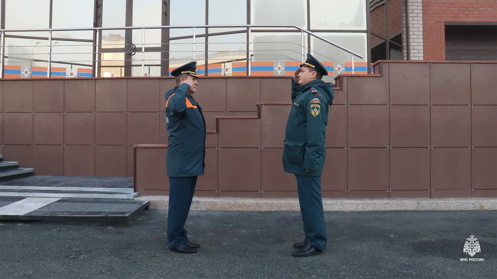 🇷🇺 Торжественная церемония поднятия флагов России, МЧС России и Ямала — наша неизменн...