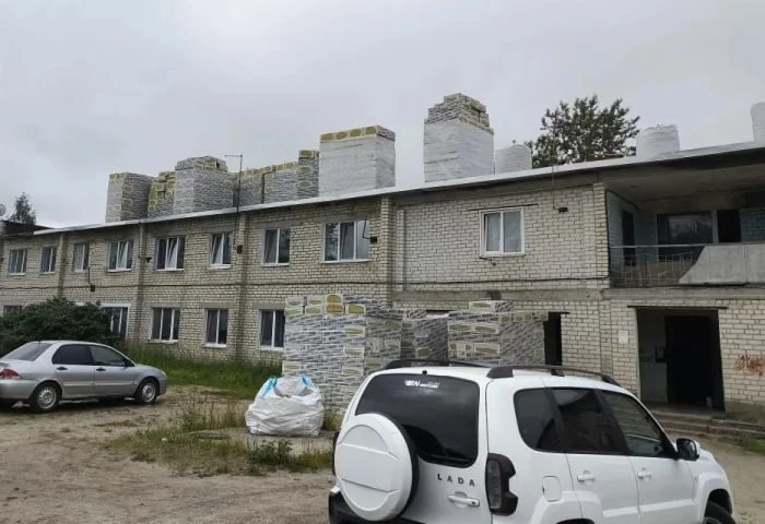 В посёлке Чемерна начался капитальный ремонт крыши многоквартирного дома