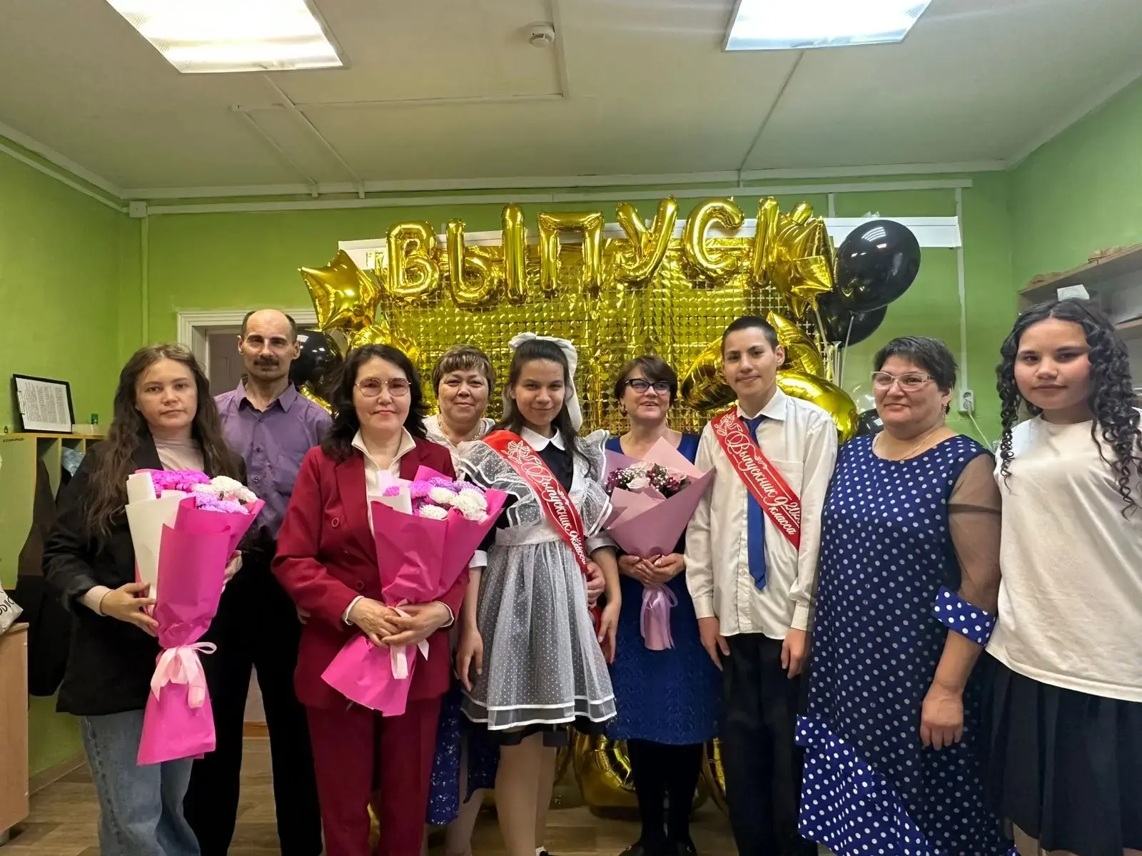 В нашей школе состоялся трогательный и незабываемый праздник — Последний звонок!