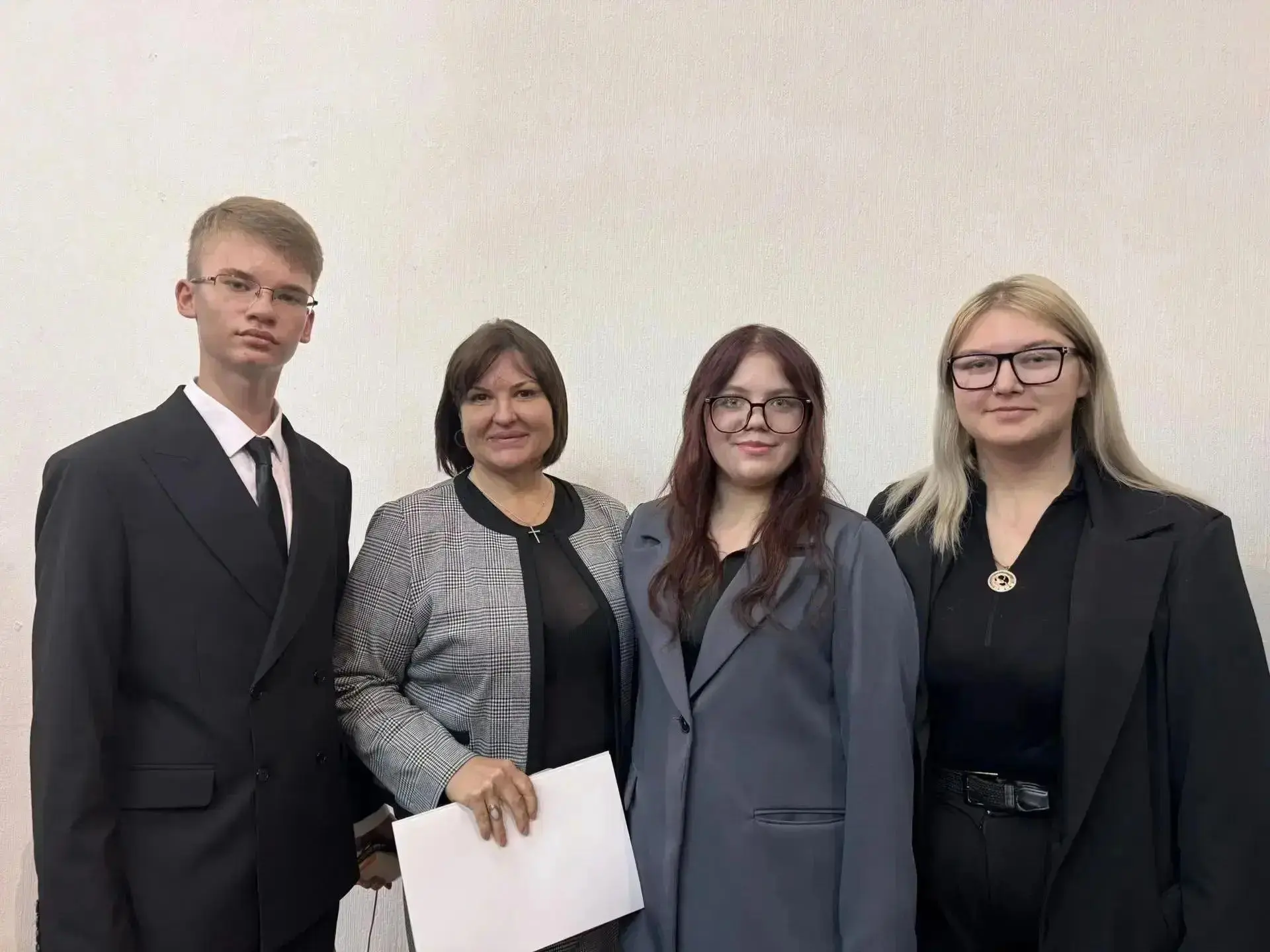 Активисты  молодежных парламентов муниципалитетов области на заседании, которое прошло ...