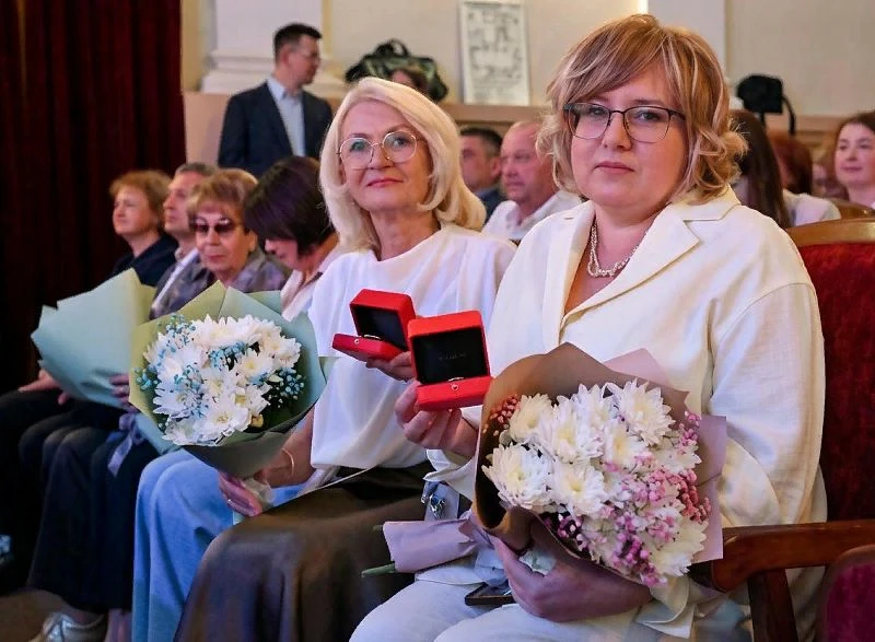 💐В преддверии Дня медицинского работника в регионе чествовали тружеников здравоохранения Ивановской