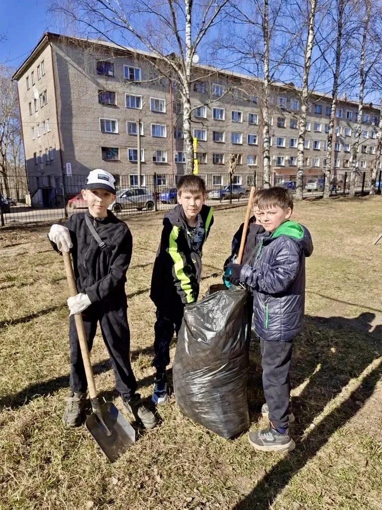 🪏 СУББОТНИК 🪏  🌸 Весна — время преображений и заботы о родной школе. В эти дни ученики вместе с клас