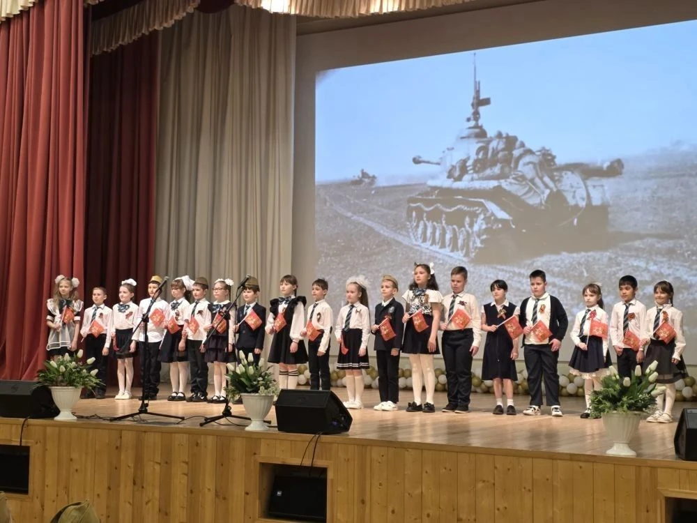 Сегодня на сцене актового зала Бутурлиновской средней общеобразовательной школы прошёл трогательный 
