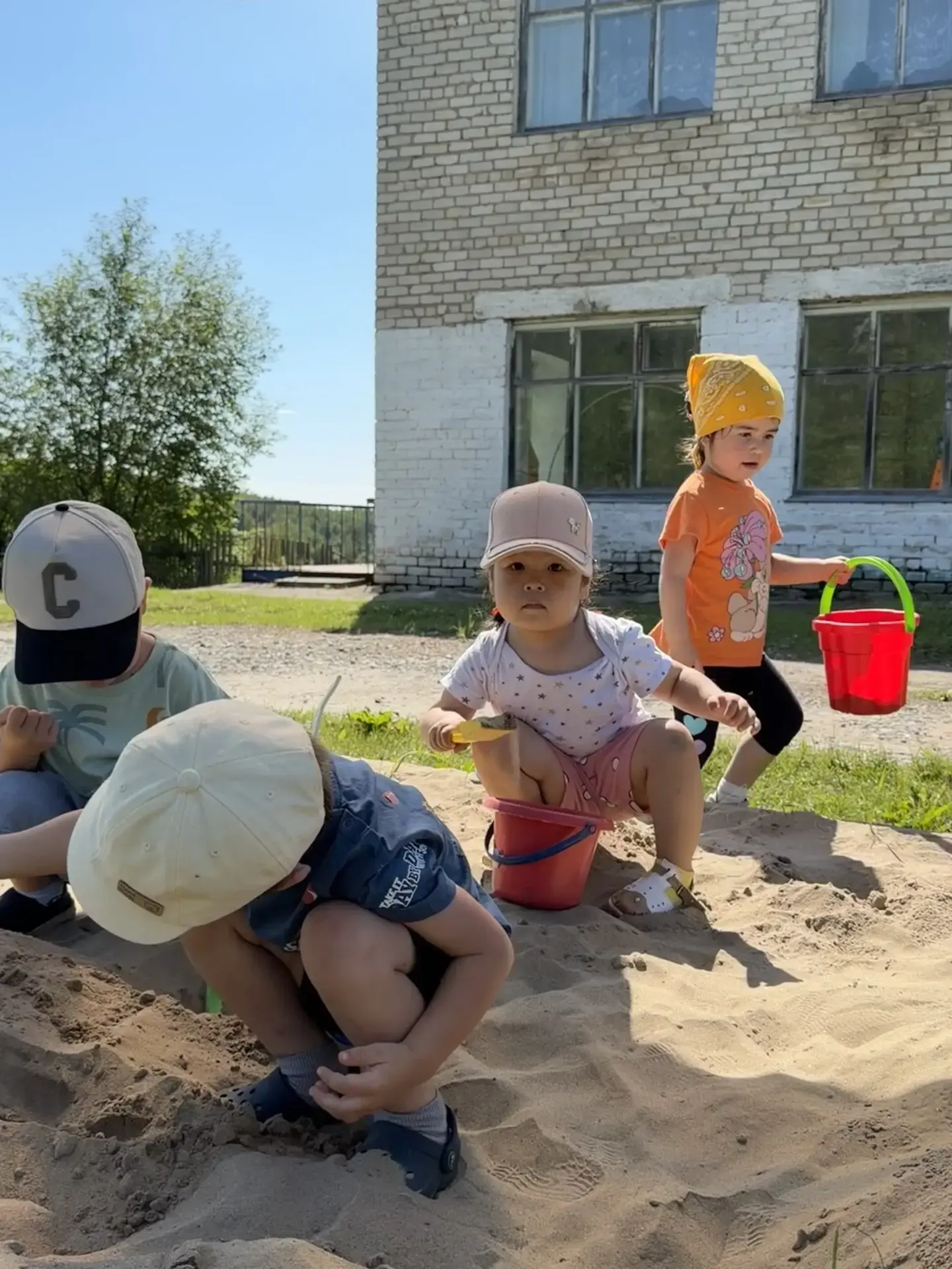 Погода в последнее время радует своей теплой и приятной атмосферой, что особенно важно ...
