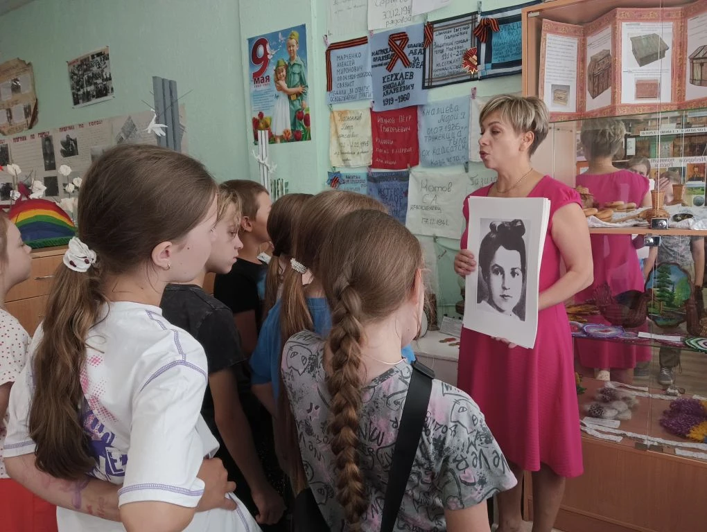 В День памяти и скорби 22 июня ребята из летнего пришкольного лагеря посетили школьный музей "Лента 