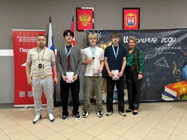 2 марта на общешкольной линейке мы чествовали бронзовых призеров первенства Калининград...