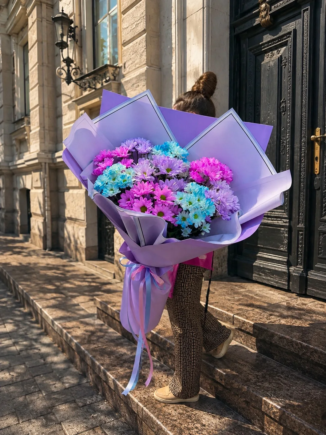 💐 Два букета на день рождения отправили на проспект Королёва — от мамы и сестры.