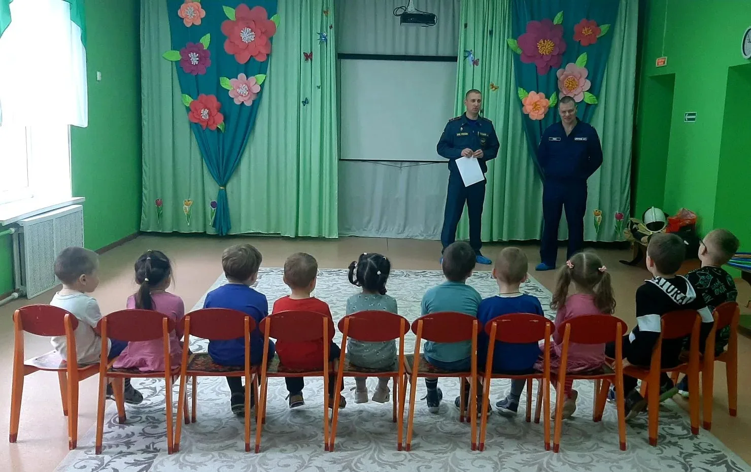 🚒Сегодня к нам в детский сад в гости пришли сотрудники пожарной  части и ОНДиПР Кругло...