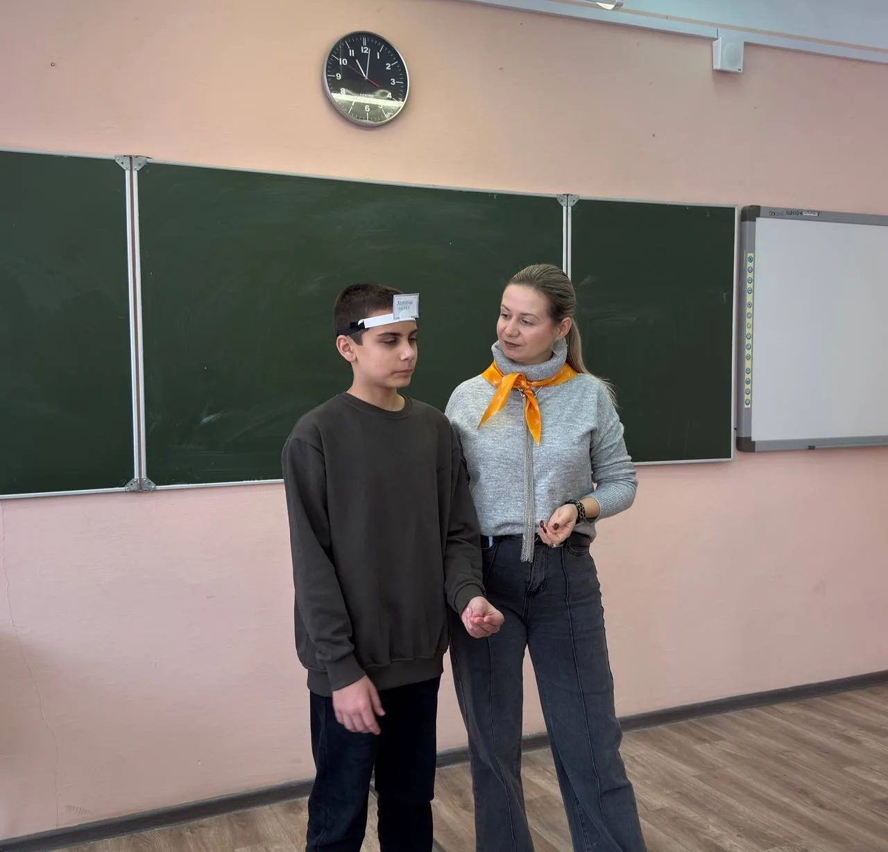 Настольная игра «Угадай героя» В преддверии Международного дня книгодарения в нашей школе прошла увл