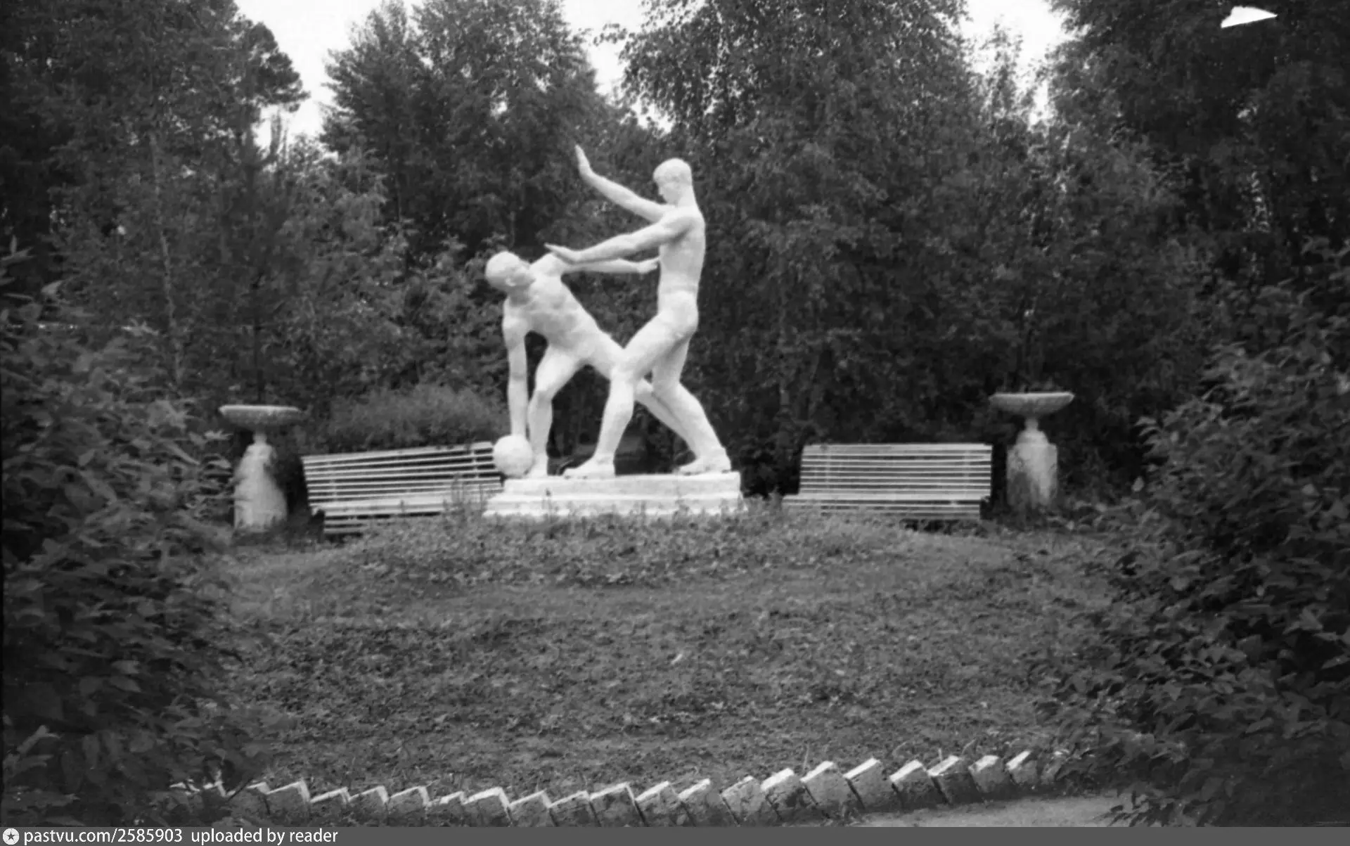 В доме отдыха «Крюково», 1960-е годы. Фото из архива Ю.Л. Бурова с сайта pastvu.com