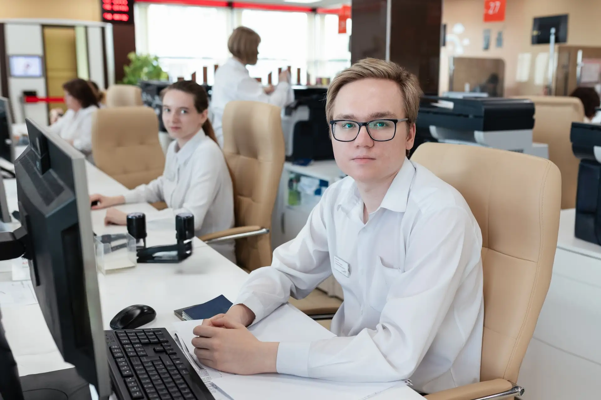 🎉 27 июля – Всероссийский День работника МФЦ!

Ровно 16 лет назад в нашей стране был принят Федерал