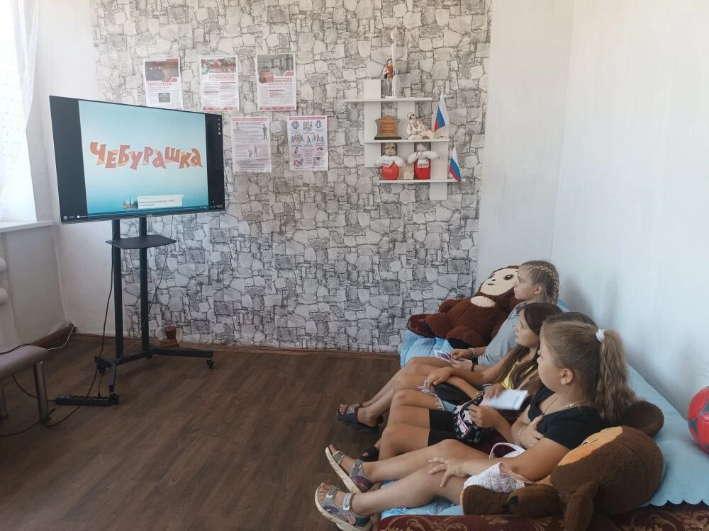 Ко дню рождения Чебурашки в ДК прошел просмотр мультфильма «Чебурашка». Этот поистине к...