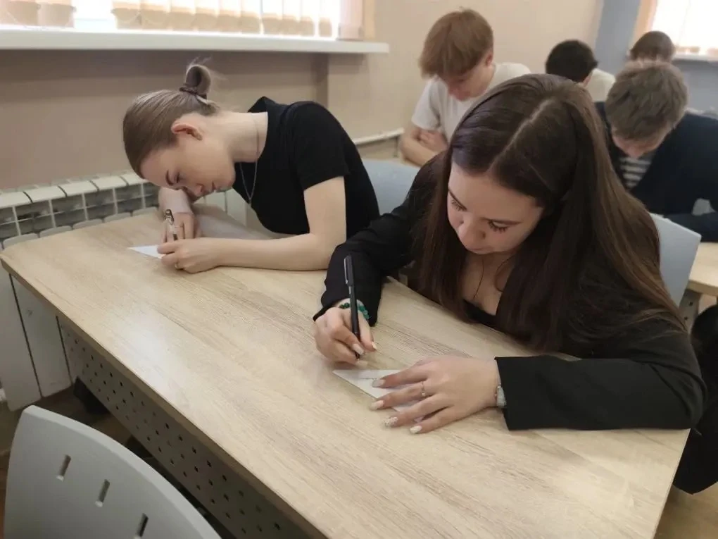 Учащиеся МОУ «СОШ имени А.П. Чехова» вместе со своими педагогами приняли участие в акции в рамках ма