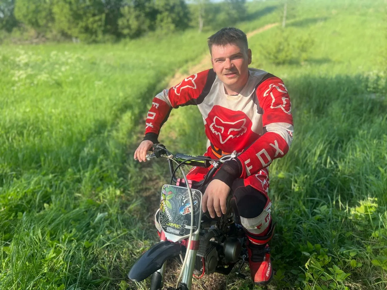 🏍 Сегодня свой день рождения отмечает наш талантливый спортсмен — Алексей Кисурин! 🎁🎉🎂