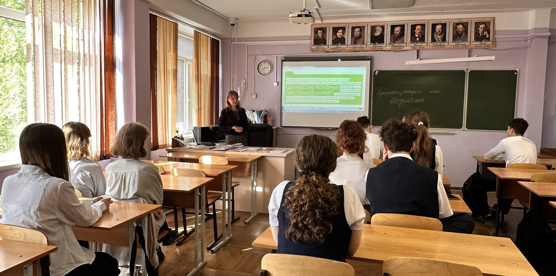 РАЗГОВОРЫ О ВАЖНОМ 📌✅  Традиционно каждый понедельник и начало учебной недели, гимназисты начали с и