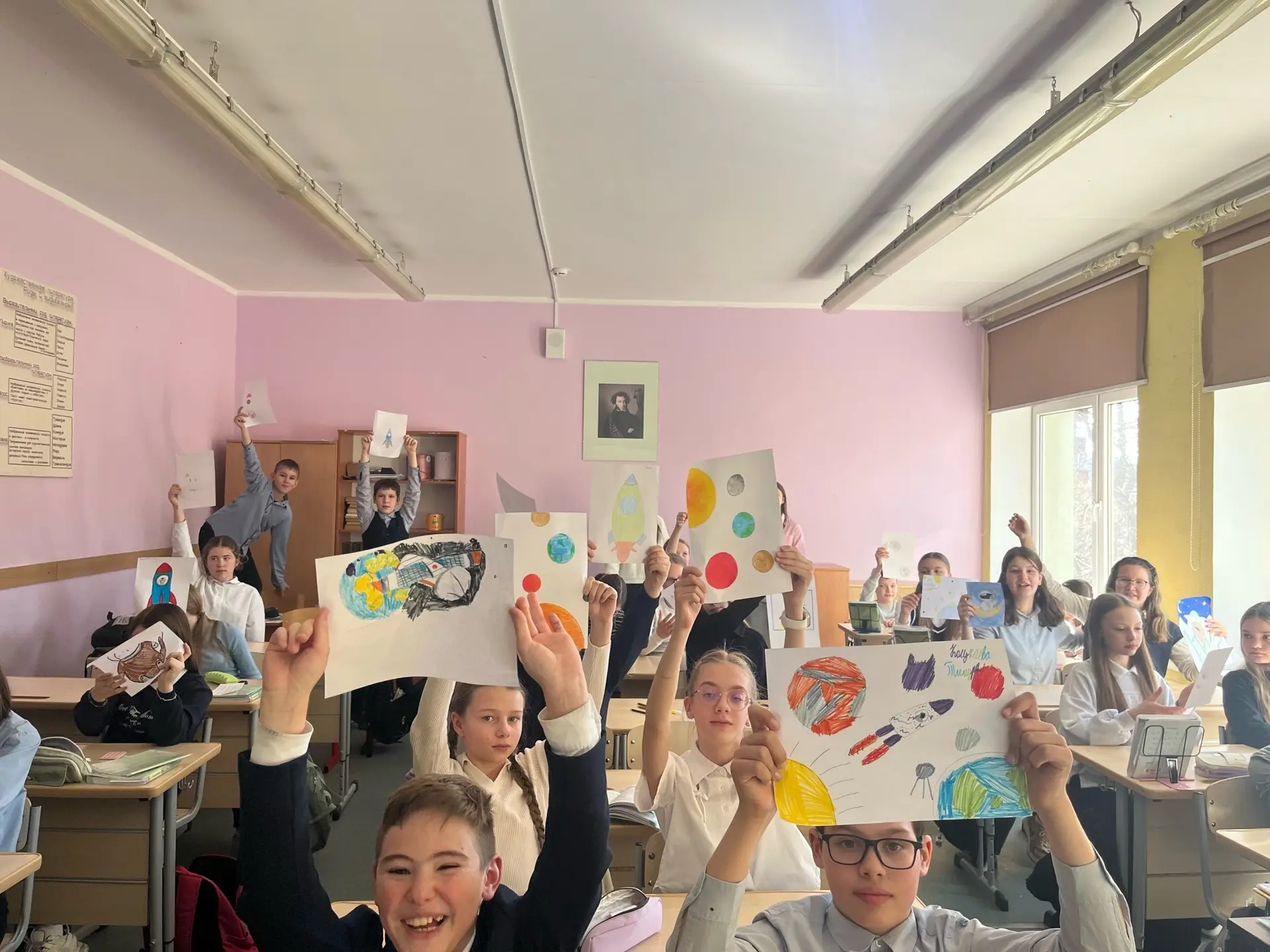 Последняя неделя лидерства в 8 Л - просто космос!🚀 🪐  Блок «Наставничество» стал основным акцентом п