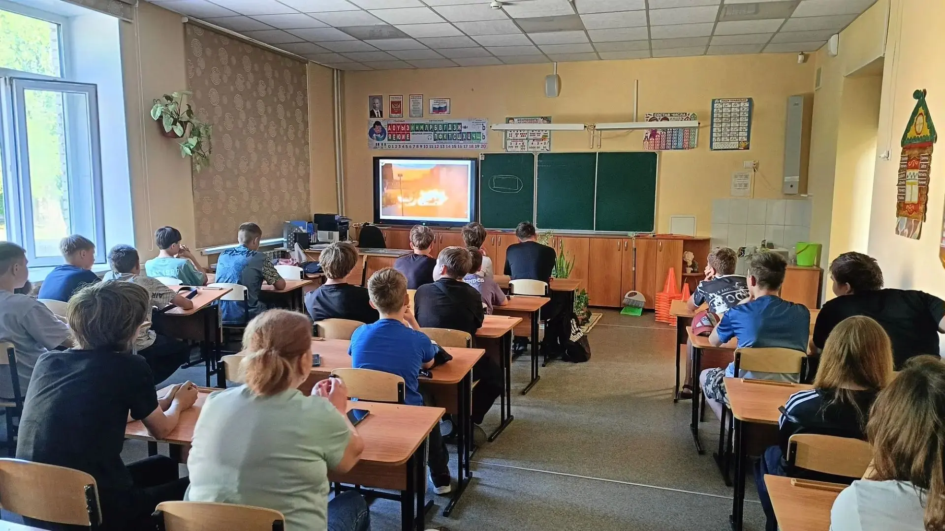 ☀️ Лето, солнце, лагерь — и немного важных знаний!

В ГОЛ «Солнышко» учитель ОБЗР провёл полезные за