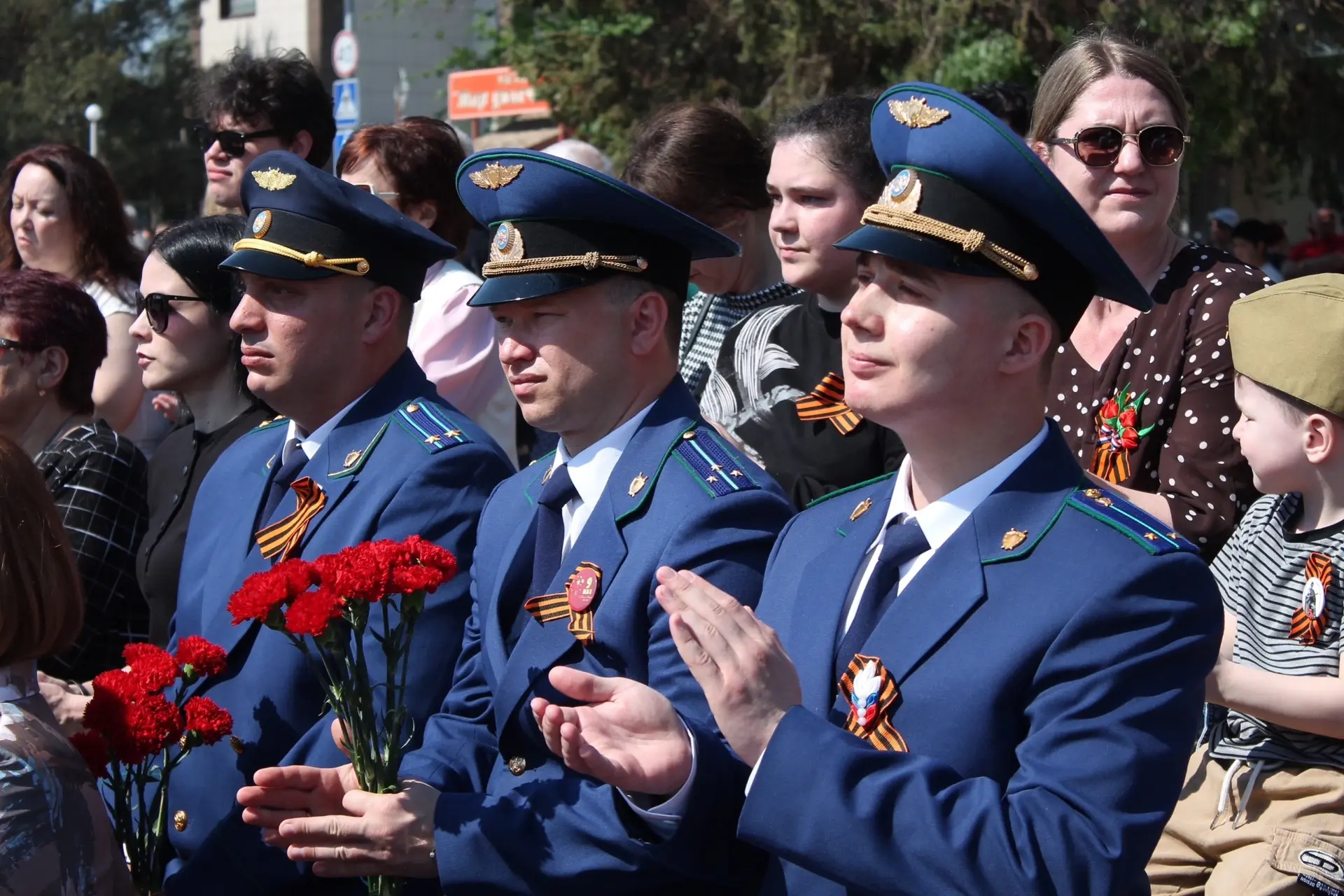 9 мая на центральной площади п. Лиман прошло торжественное мероприятие, посвященное Дню Победы в Вел