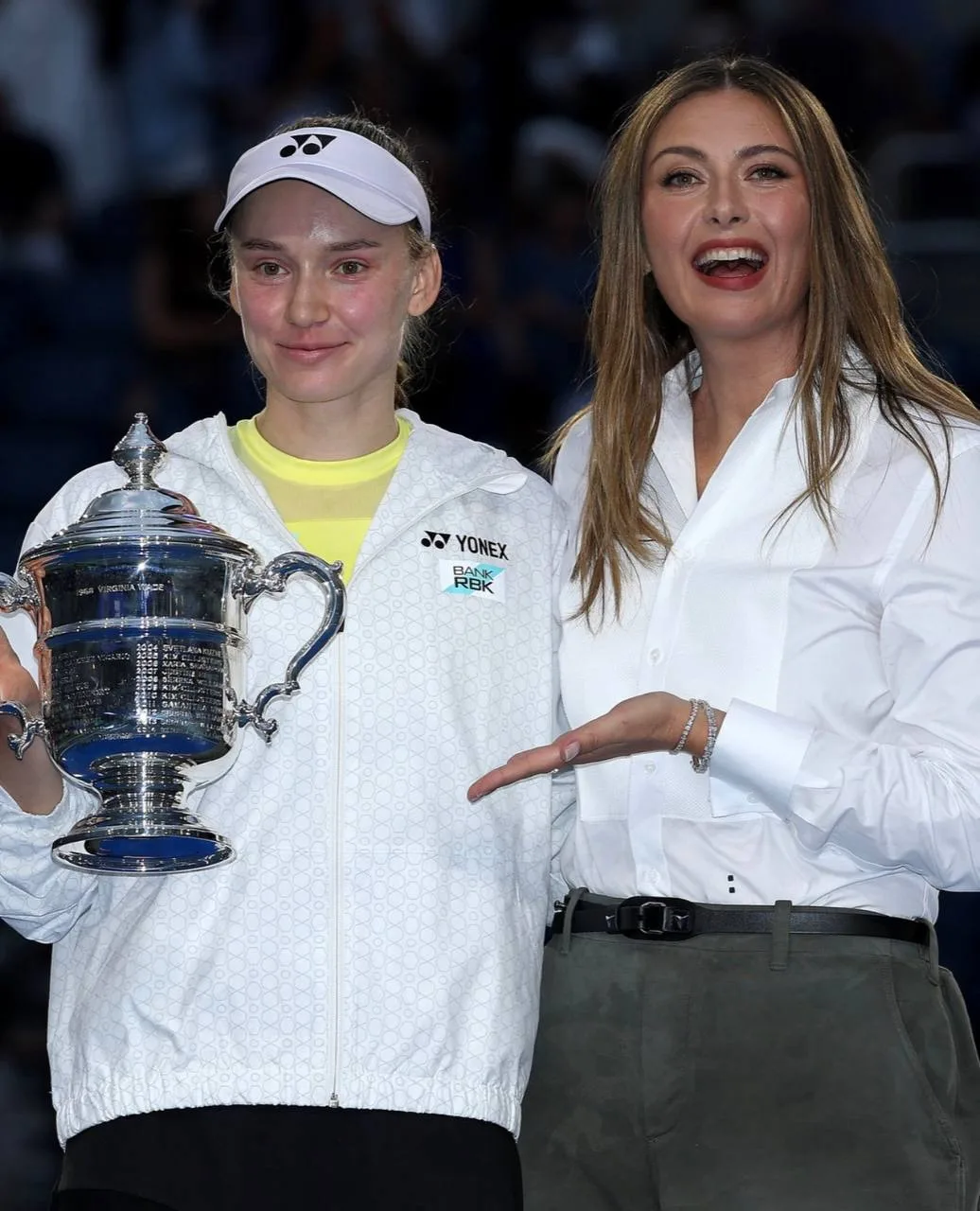 Мария Шарапова вручила Елене Рыбакиной титул чемпионки US OPEN ✅