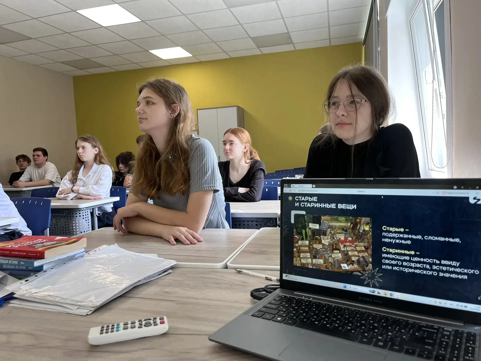 День славянской письменности и культуры ежегодно отмечается 24 мая.  Согласно постановлению Президиу