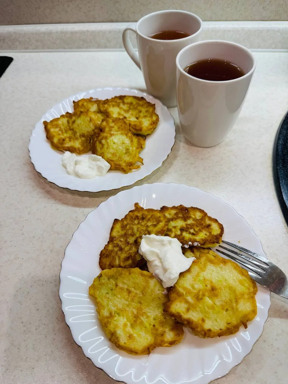 На завтрак у нас сегодня кабачковые оладушки 🥞