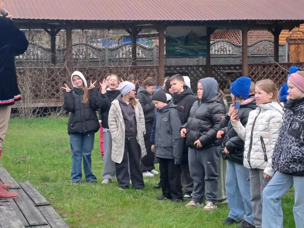 Сегодня учащиеся 5А,Б,В и 3Б классов отправились на увлекательную экскурсию в Новооскольский район. 