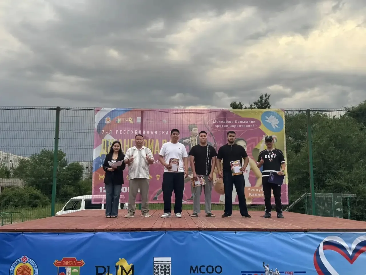 🤼 В День России в Элисте прошли спортивные состязания по национальной  борьбе и традиционная Джанга