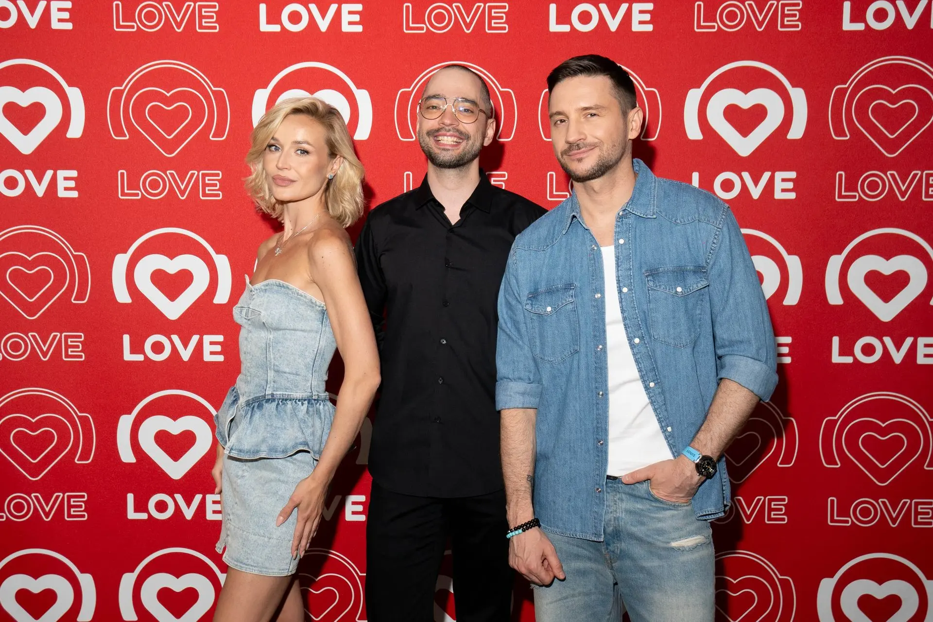 Сергей Лазарев и Полина Гагарина устроили в студии Love Radio настоящий вечер откровений!

В эфире ш