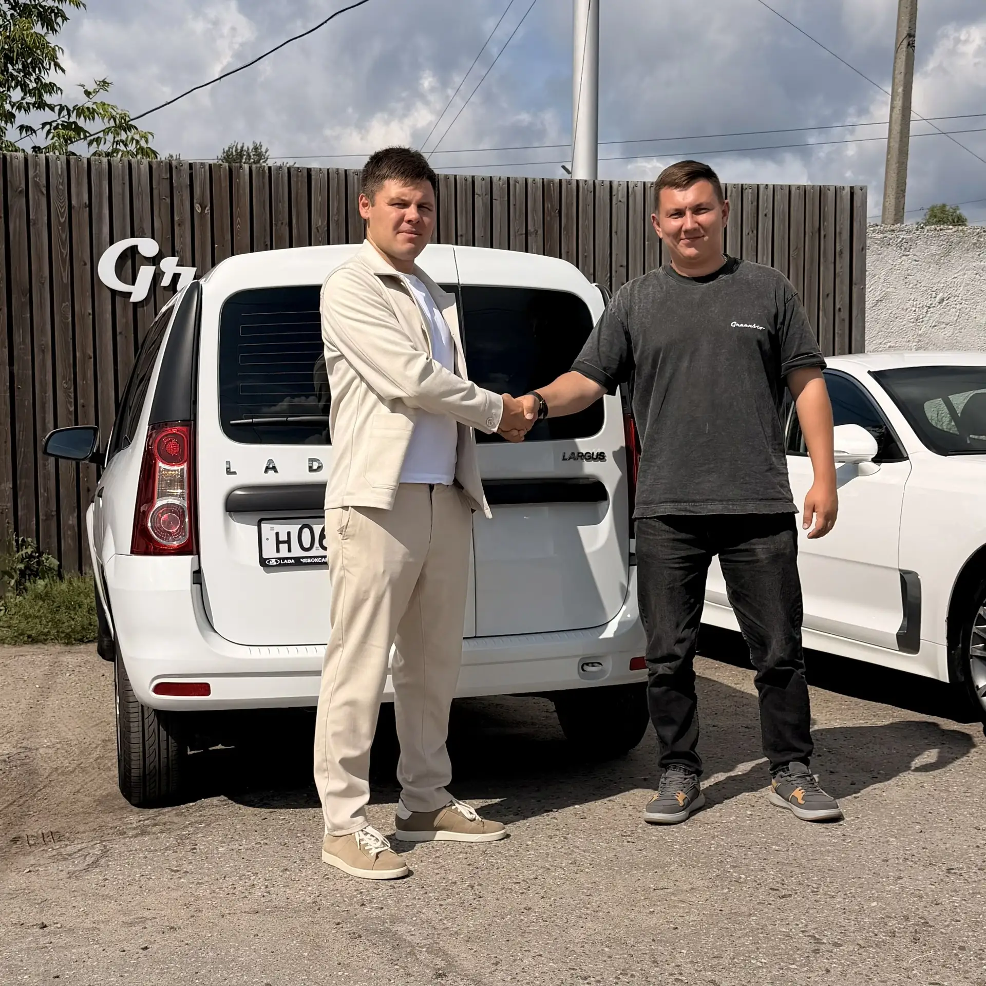 Илья приехал к нам из Казани и стал владельцем нового LADA Largus 🚘✨