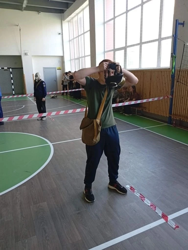 Ребята из средней и старшей команд гимназии "Донец" прошли этап РХБЗ☢️ под руководством Ивана Семено