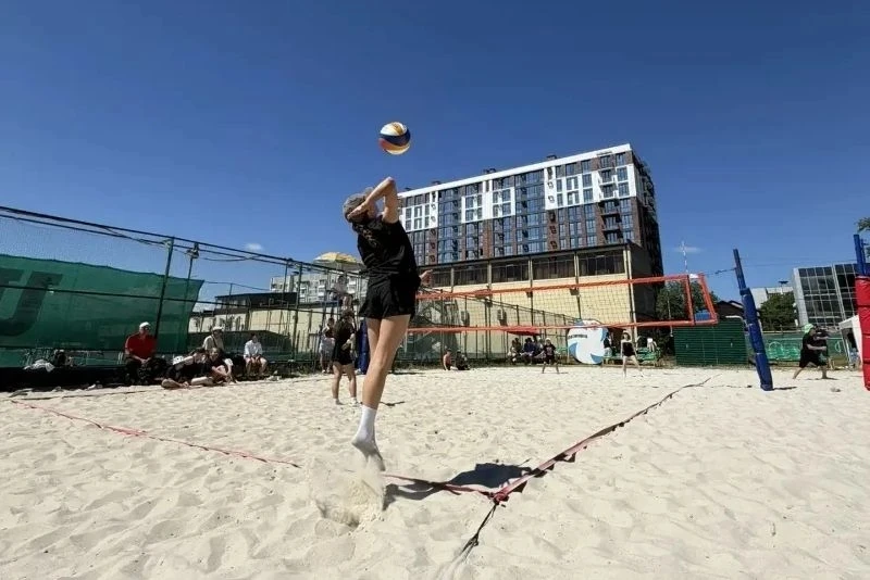 🏐Фестиваль по пляжному волейболу в Пятигорске посвятили Дню России
 
34 команды боролись за места н