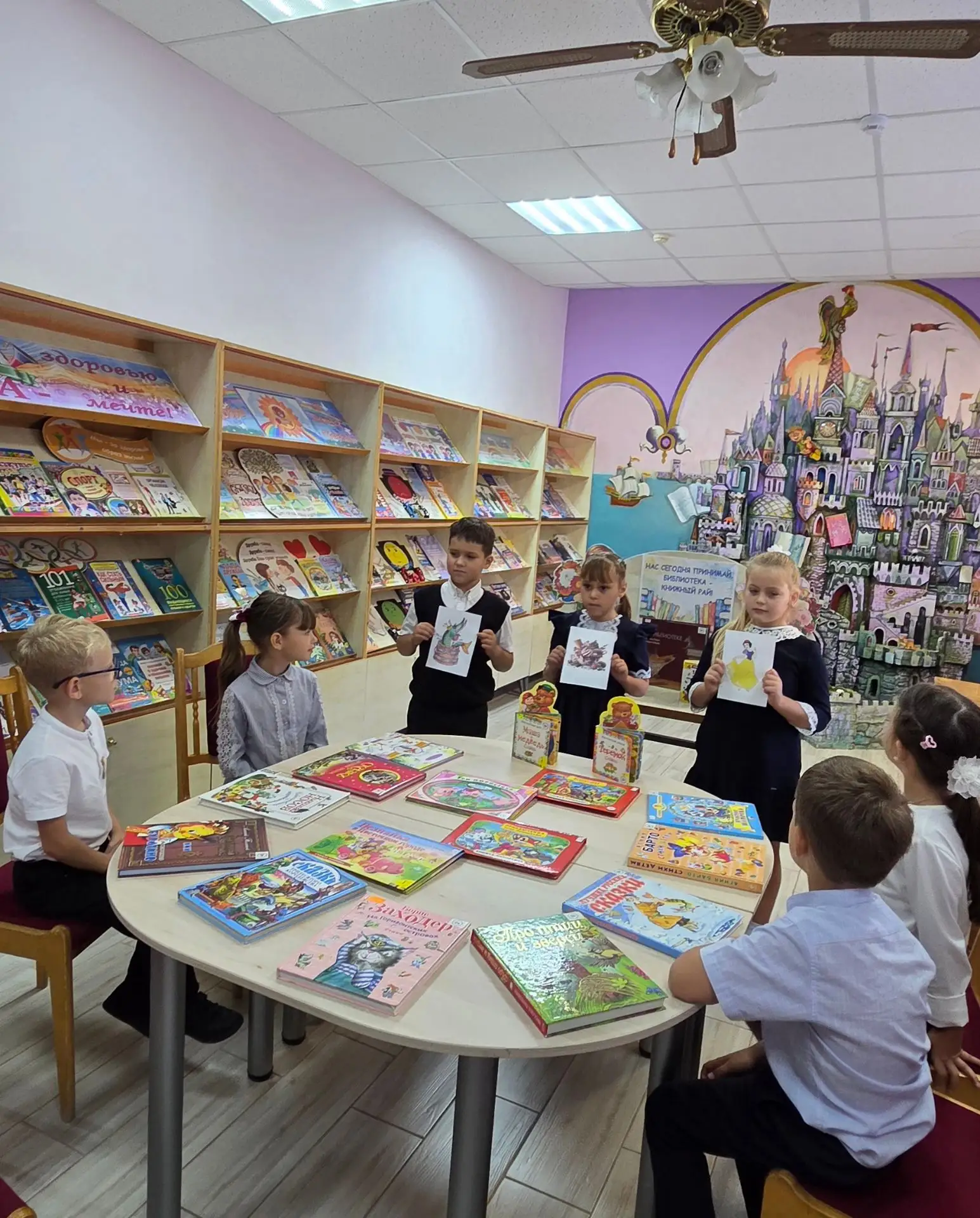 15сентября учащиеся 1б класса приняли участие в мероприятии в Центральной детской библи...