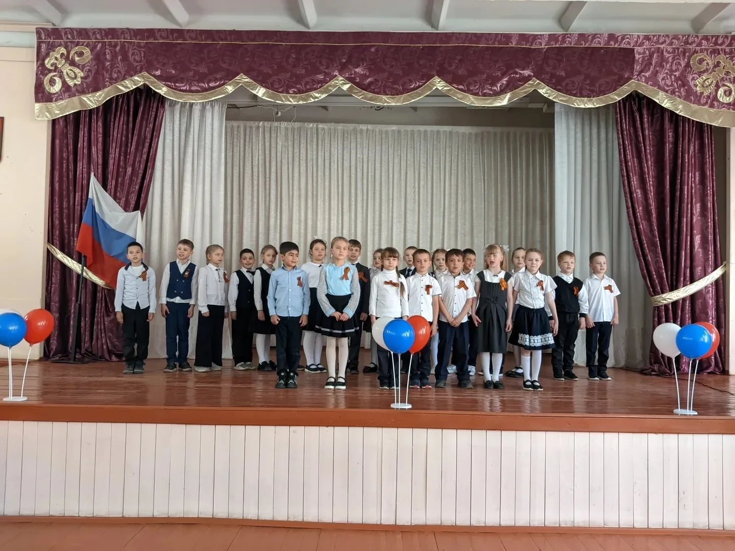 🇷🇺6-7 мая в МОУ СОШ №4 прошел фестиваль военно-патриотической песни «Песни, опаленные...
