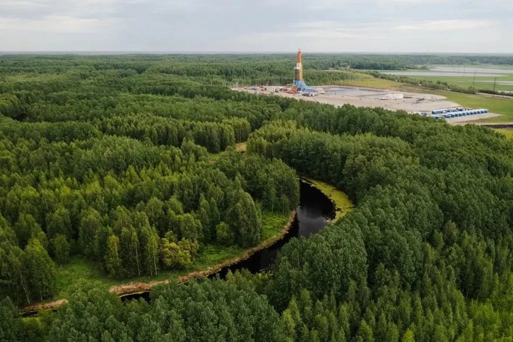 В ХМАО перезапустили первую в истории Западной Сибири нефтяную скважину.