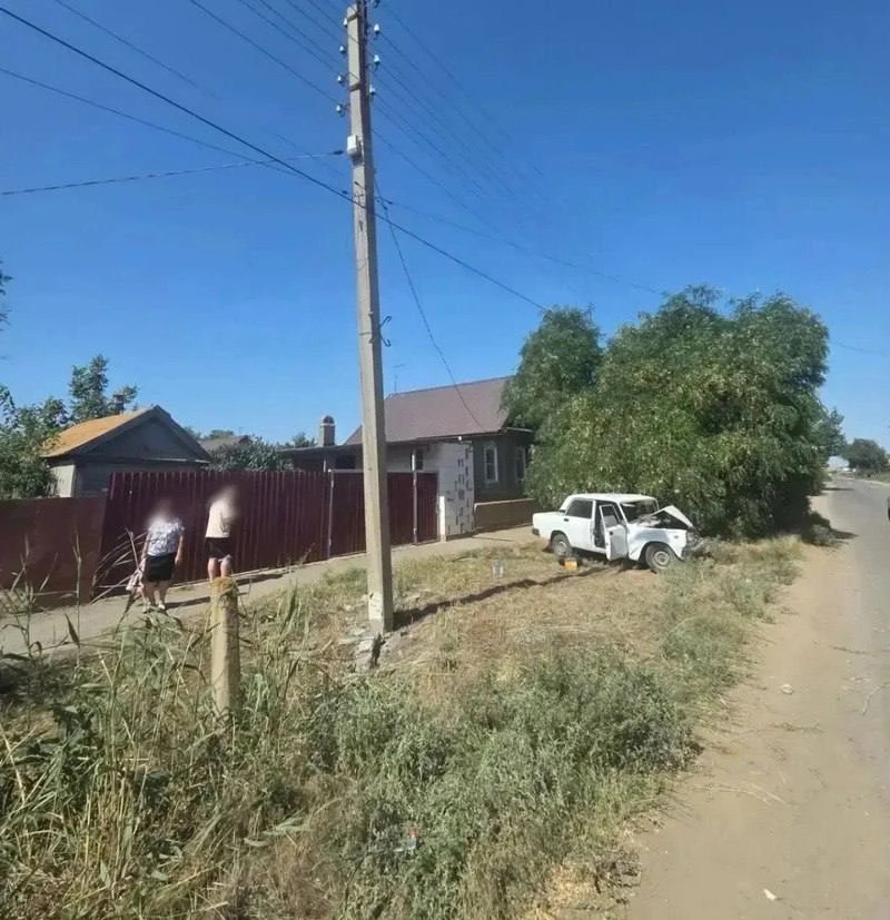 В Астрахани женщина за рулём ВАЗ-21074 погибла после столкновения с опорой ЛЭП

Авария произошла днё