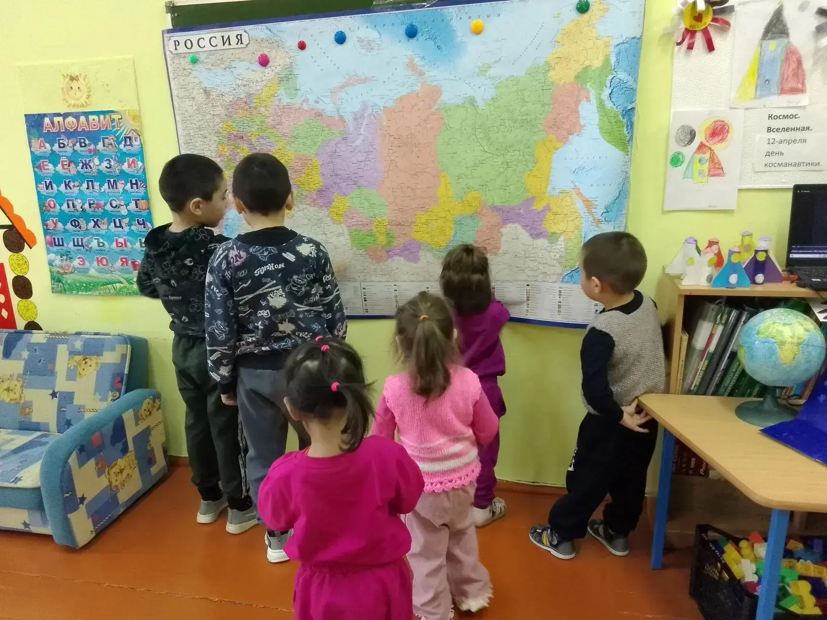 Наша группа детского сада провела увлекательную неделю посвященную изучению космическог...