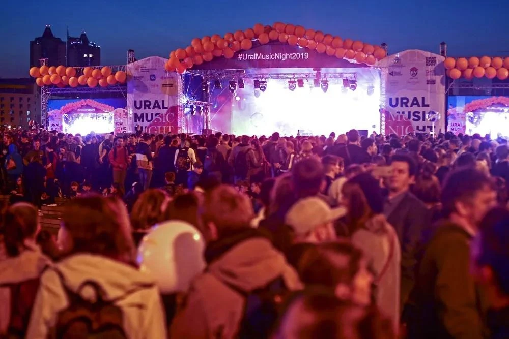 Программа выступлений в Историческом сквере / сцена МОТИВ

18:00 – 18:20 Левицкая
18:20 – 18:40 ВЕТР