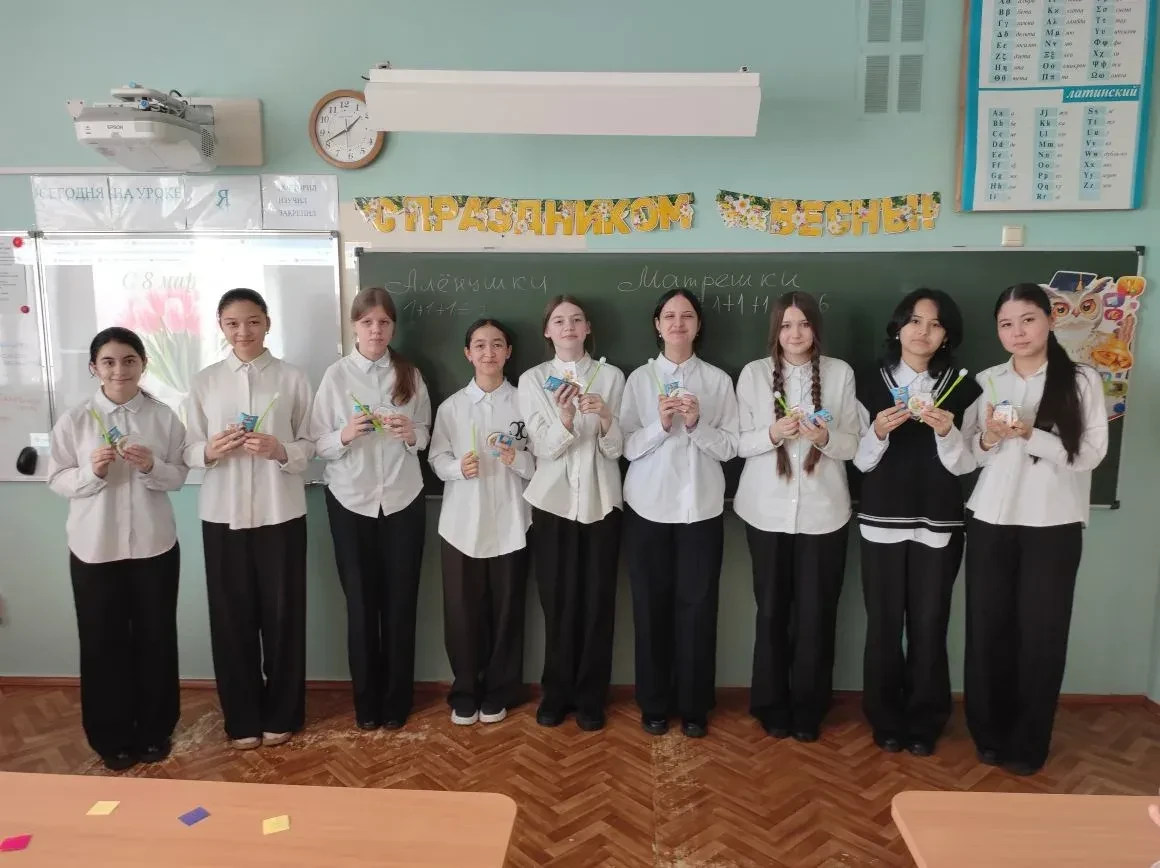 6 марта в 7В классе прошло КТД "А ну-ка, девочки!", посвящённое 8 марта. Ведущие напомнили о том, чт