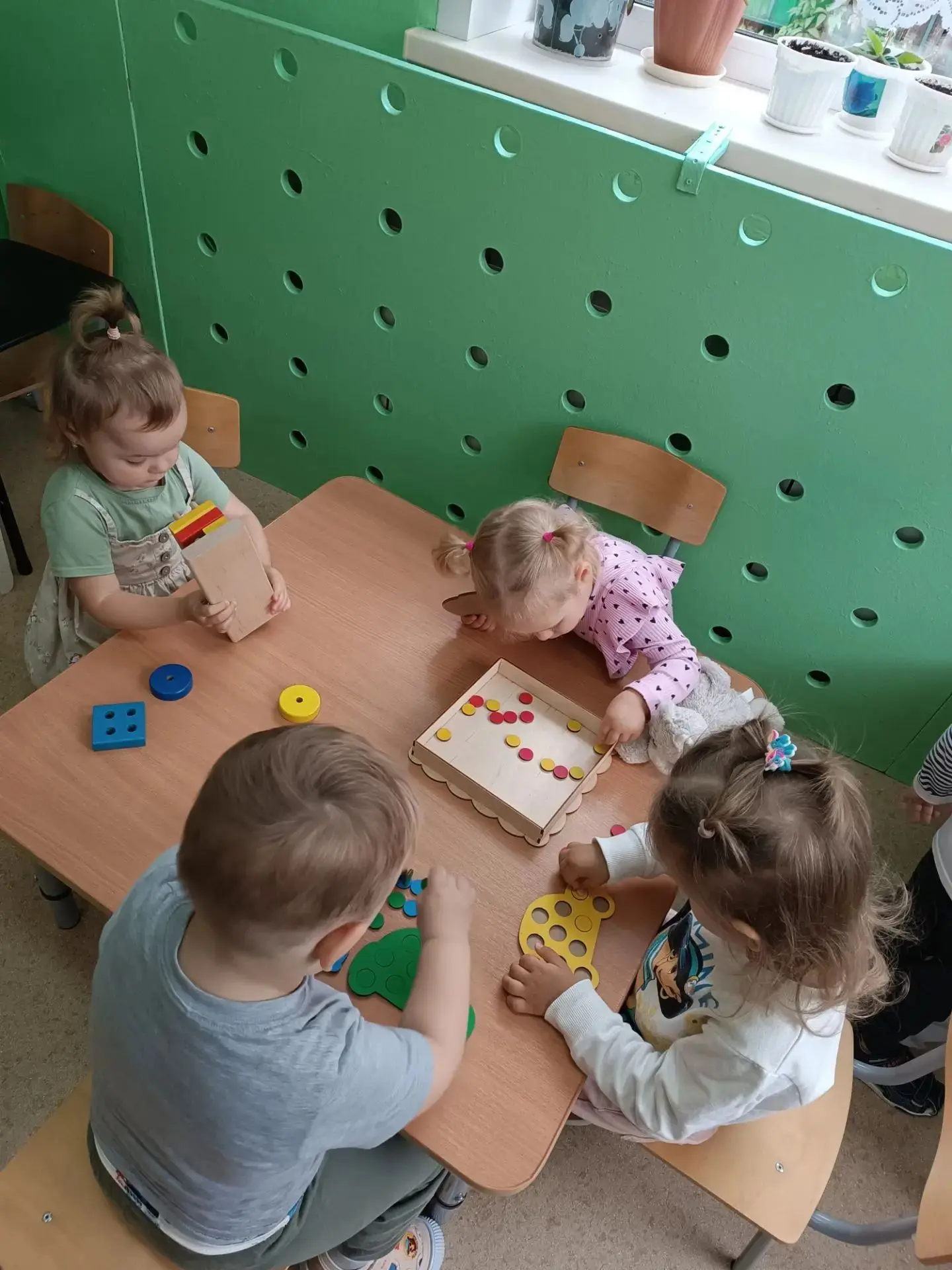 👶В смешанной ранний группе развитие сенсорных представлений происходит каждый день.