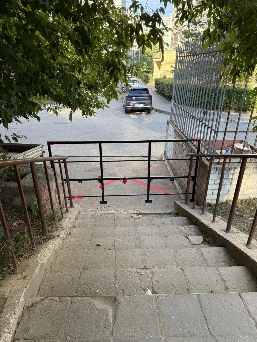 Жители дома № 44 по ул. Нижняя Дуброва вынуждены обратиться с коллективной жалобой на н...