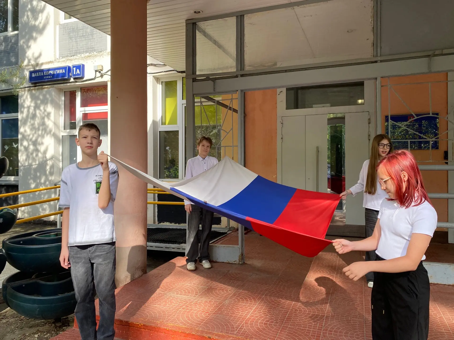 🇷🇺Утро понедельника встретило наших ребят по-настоящему летней погодой  А традиционная церемония под