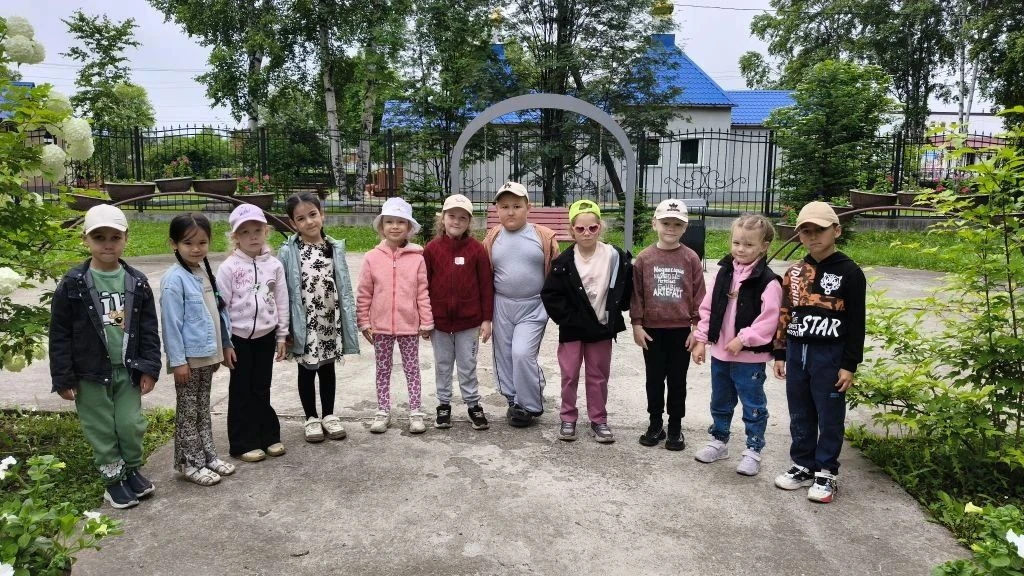 Наши маленькие исследователи отправились в увлекательное путешествие в парк "Мир"! ☀️ Дети наслаждал