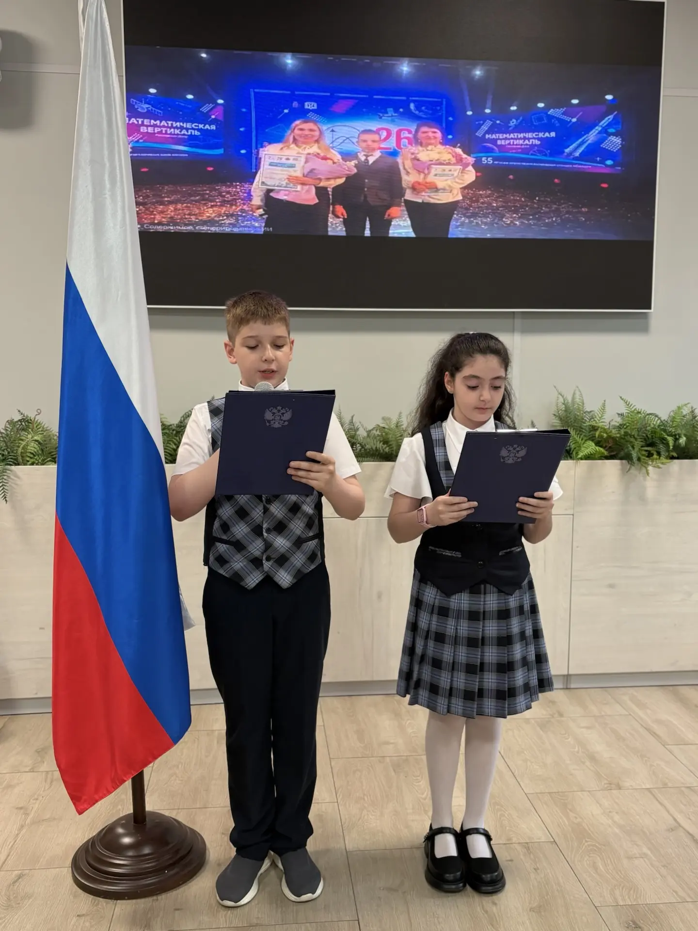 📣 С началом новой учебной недели в школе состоялась торжественная церемония поднятия Г...