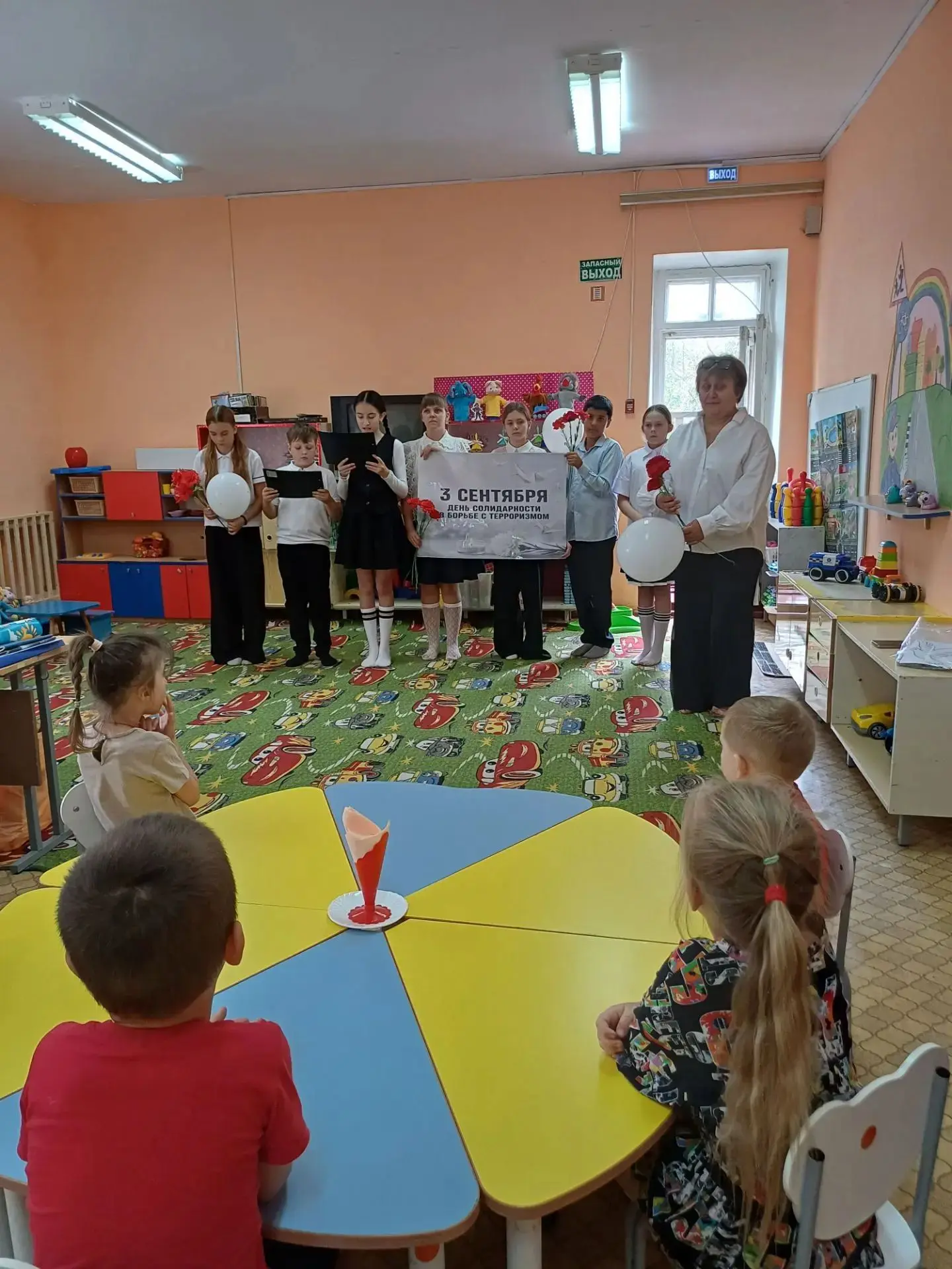 🇷🇺Добрые дела заразительны: шестиклассники- активисты «Движения Первых» провели акцию...