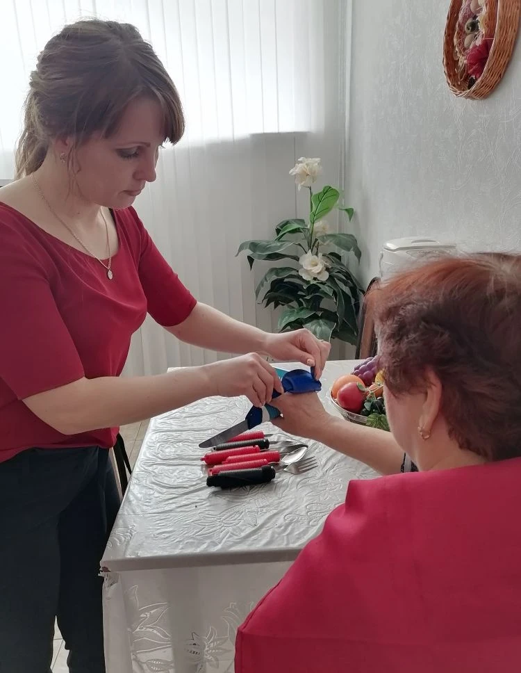 В ГАУ СО КЦСОН Петровского района прошло занятие с использованием оборудования модуля «...