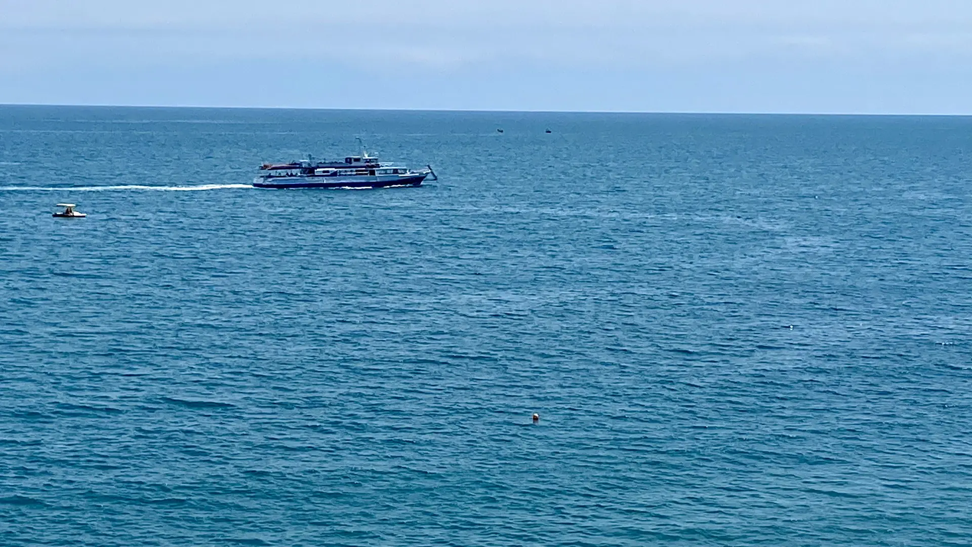 Температура морской воды в Крыму.

Щёлкино 23.8
Керчь 23.6
Межводное 22.3
Стерегущее 22
Черноморское
